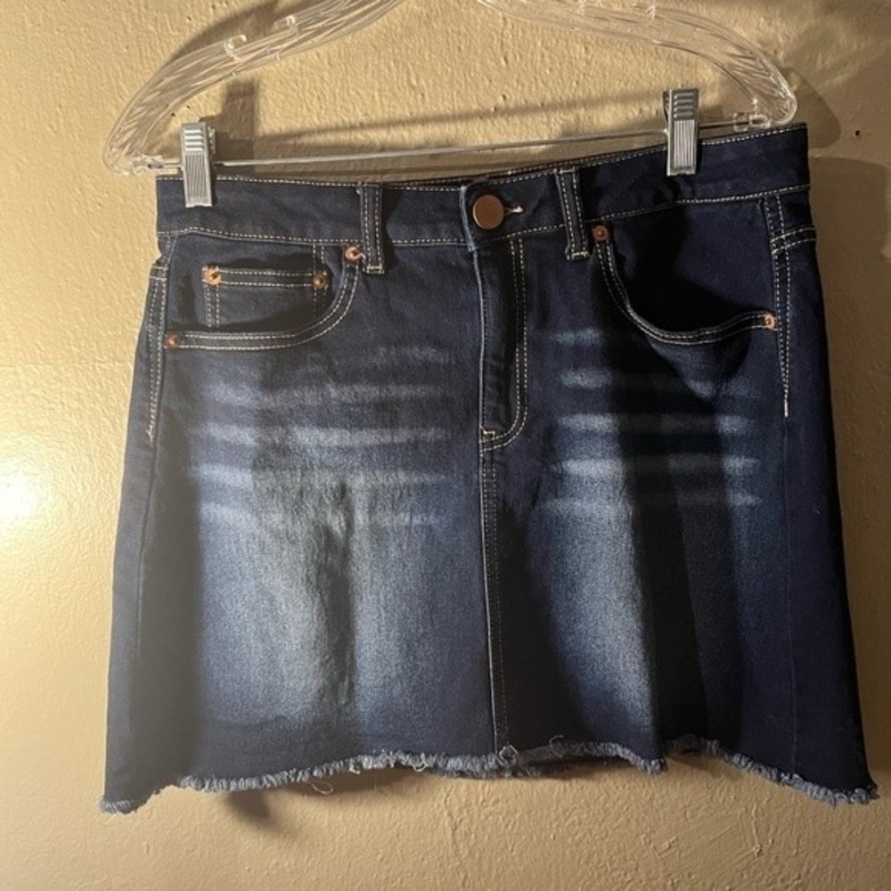 NO boundaries mid rise jean skirt